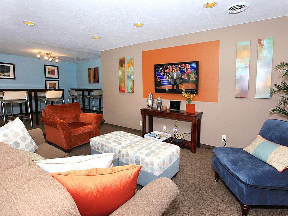 1st image of 1 Club Pkwy #1-2010