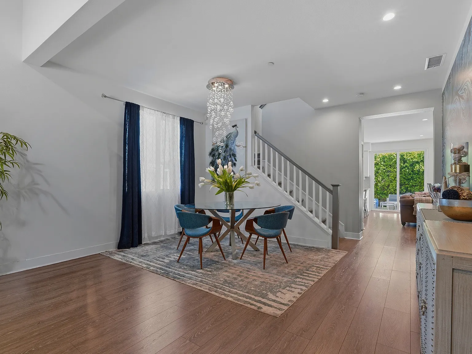 4 bed, 2211 sqft, $6,750 — Photo 4