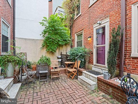 2nd image of 228 Catharine St Rear 3