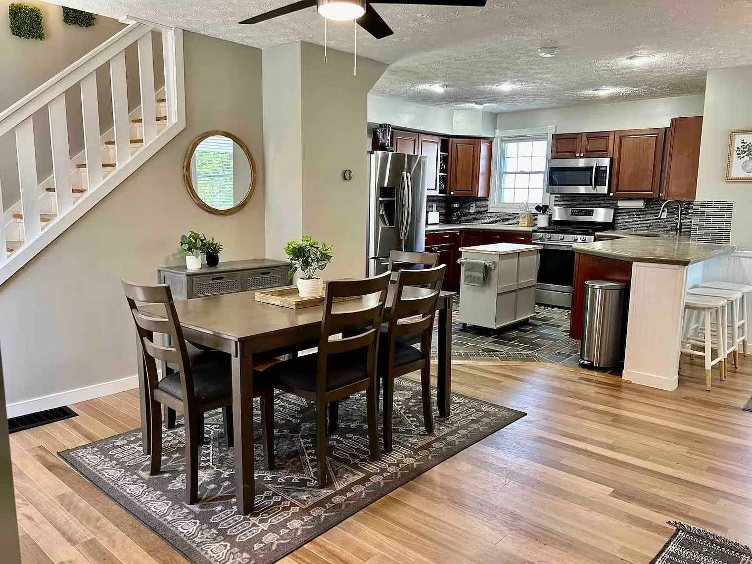 2 bed, 1.0 bath, $3,941 — Photo 4