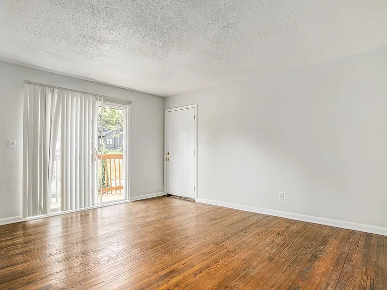 3604 E 61st St — Photo 37