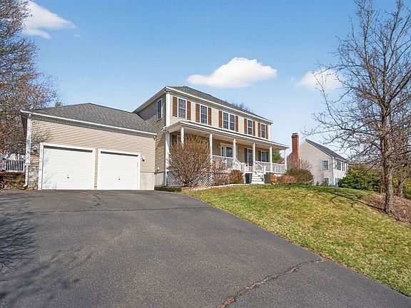 2nd image of 49 Lorraine Metcalf Rd