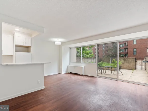 5500 Friendship Blvd APT 821N, Chevy Chase, MD 20815