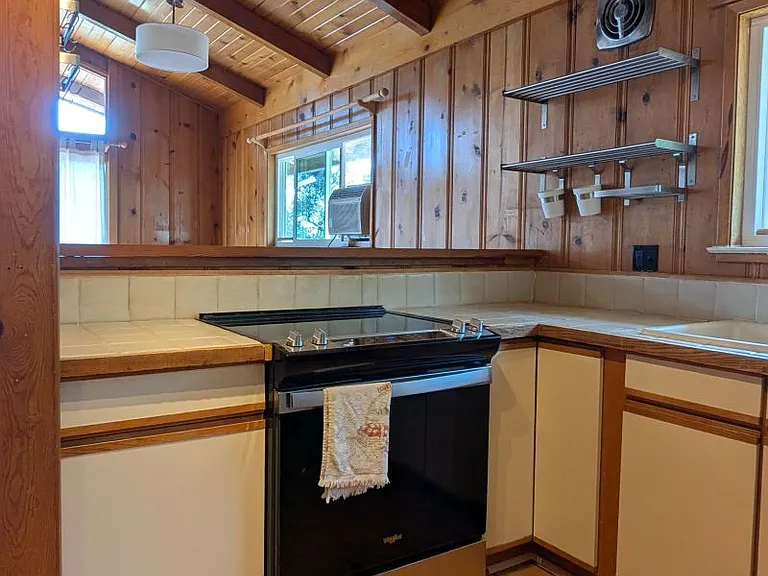 22100 Summit Rd — Photo 4