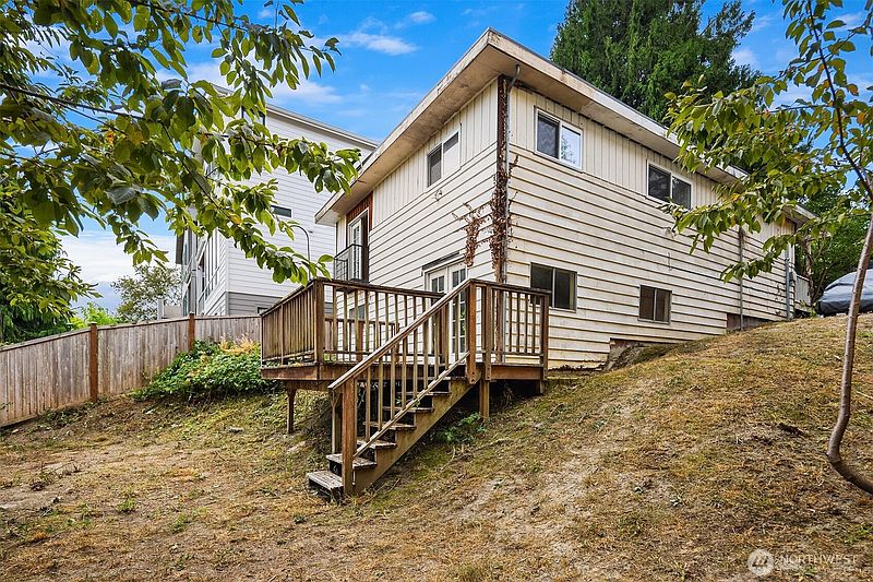 3rd image of 440 26th Avenue E