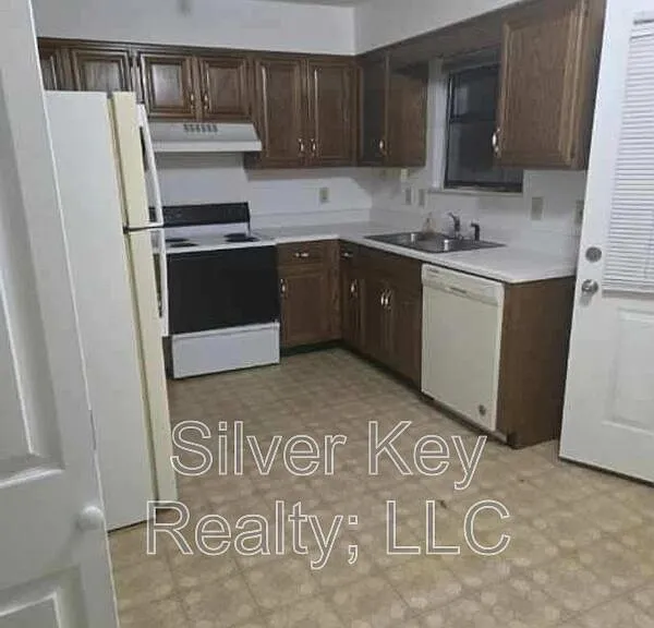 408 & 410 Oklahoma St #E — Photo 4