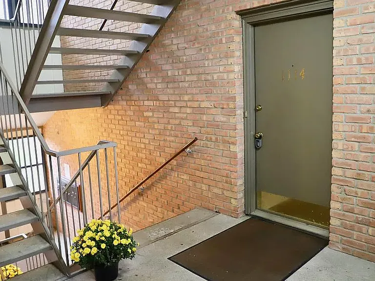 1114 Greenvale Ave W — Photo 23