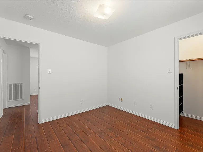 8252 Golf Green Cir — Photo 22