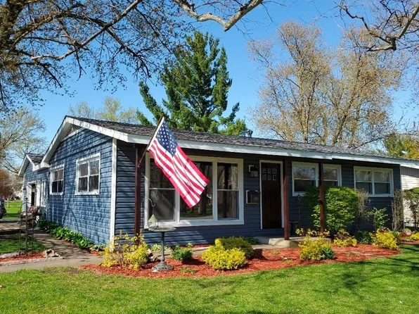 100 E Willow St, Fairbury, IL 61739