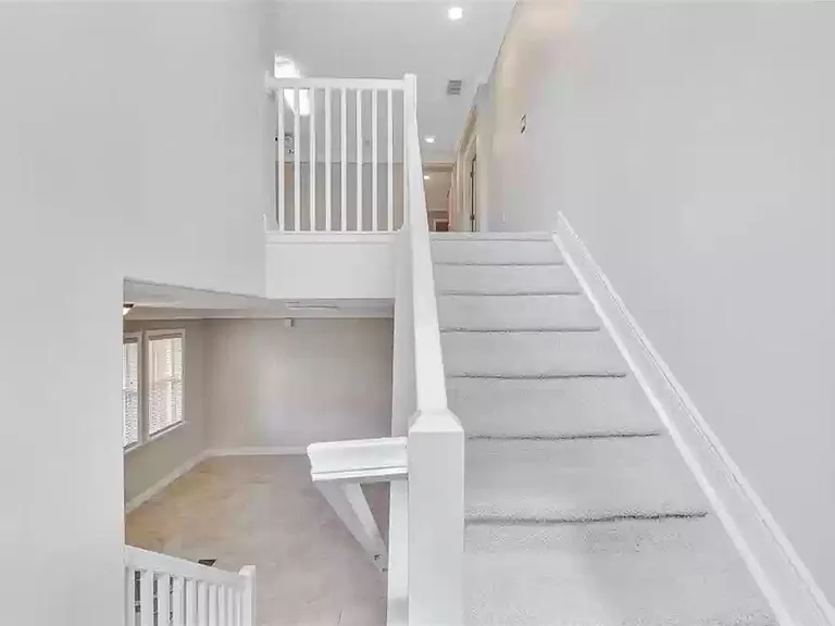 10119 Malpas Point — Photo 19