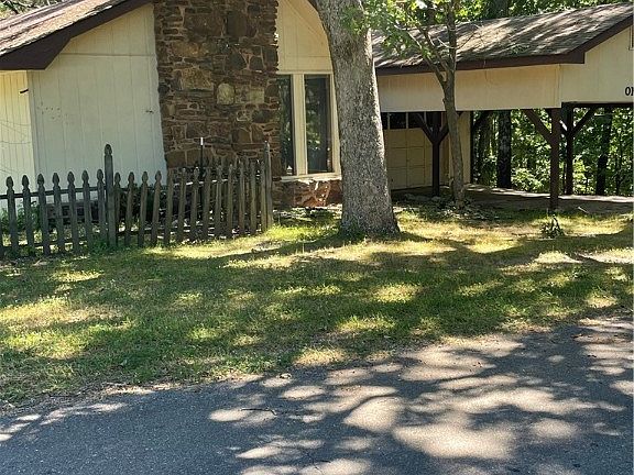 3rd image of 1 Truro Cir