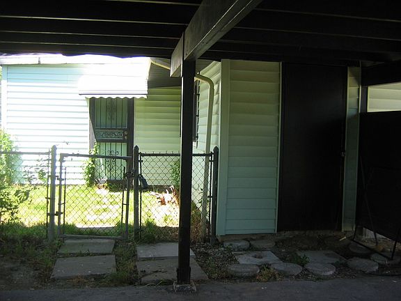 Door to right / attached storage