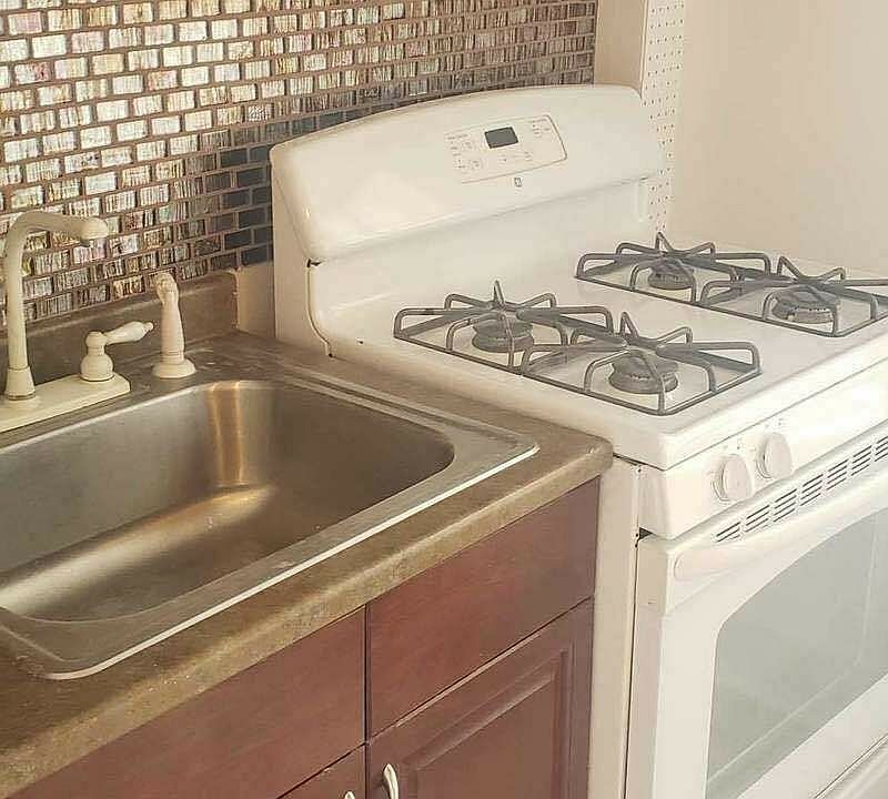 2nd image of 380 Argyle Rd #2B