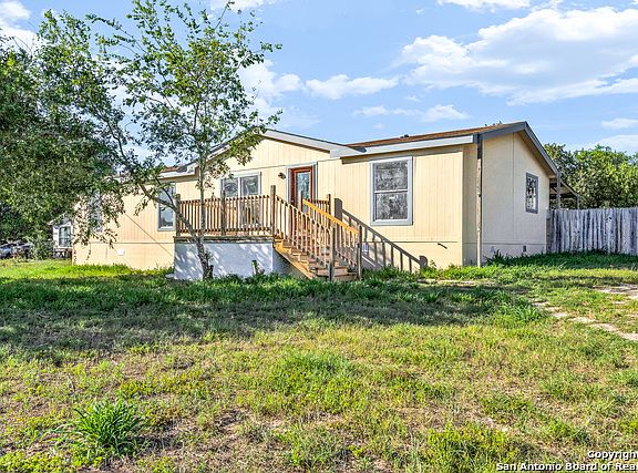 3rd image of 4811 Rock Ledge Dr