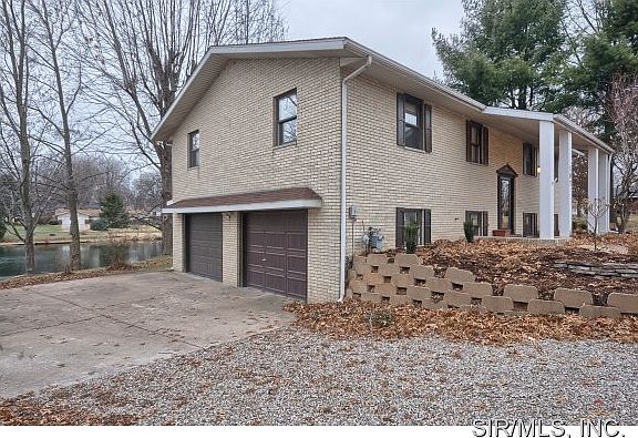 3rd image of 107 Viola Dr
