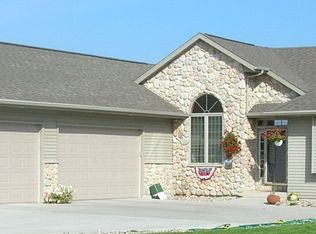 844 Twin Harbor Dr, Winneconne, WI 54986