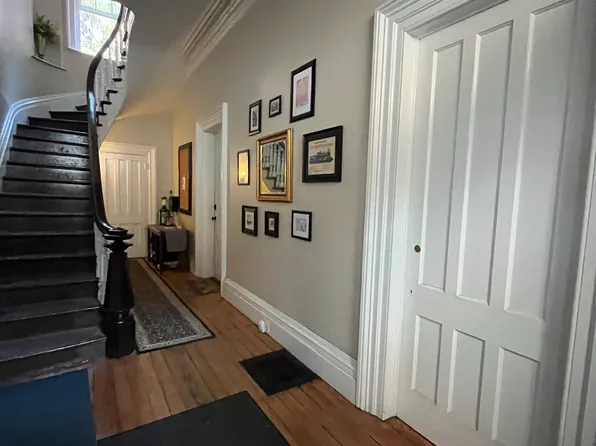 219 Union St APT 2, Schenectady, NY 12305
