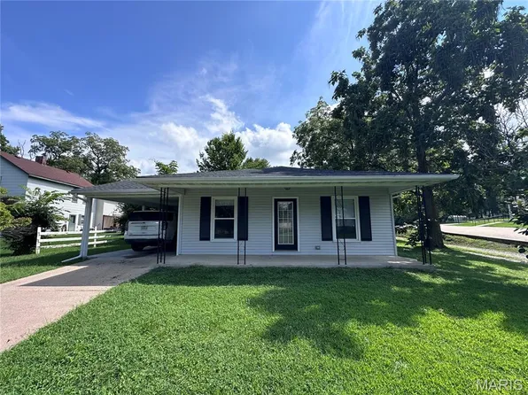 3709 W Ely Rd, Hannibal, MO 63401