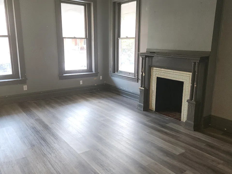 520 E King St #1
