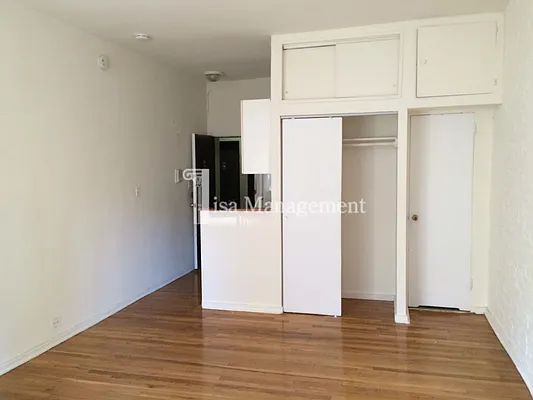 Rented by Lisa Management | media 7