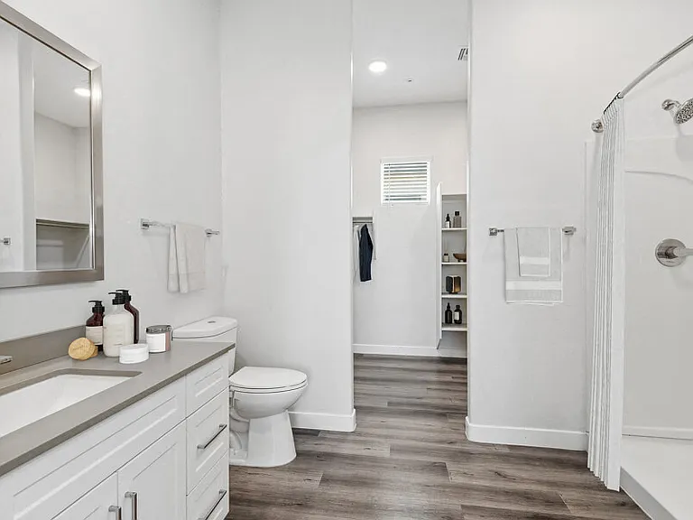 Baseline on 16 — Photo 12