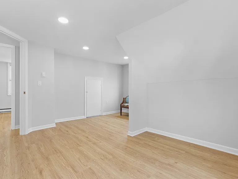 604 Dean St — Photo 23