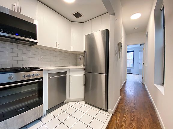4th image of 216 E 85th St APT 3D