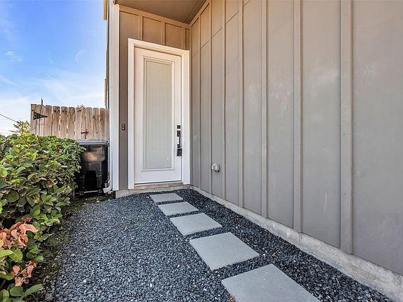 3rd image of 8474 Berry Green Ln