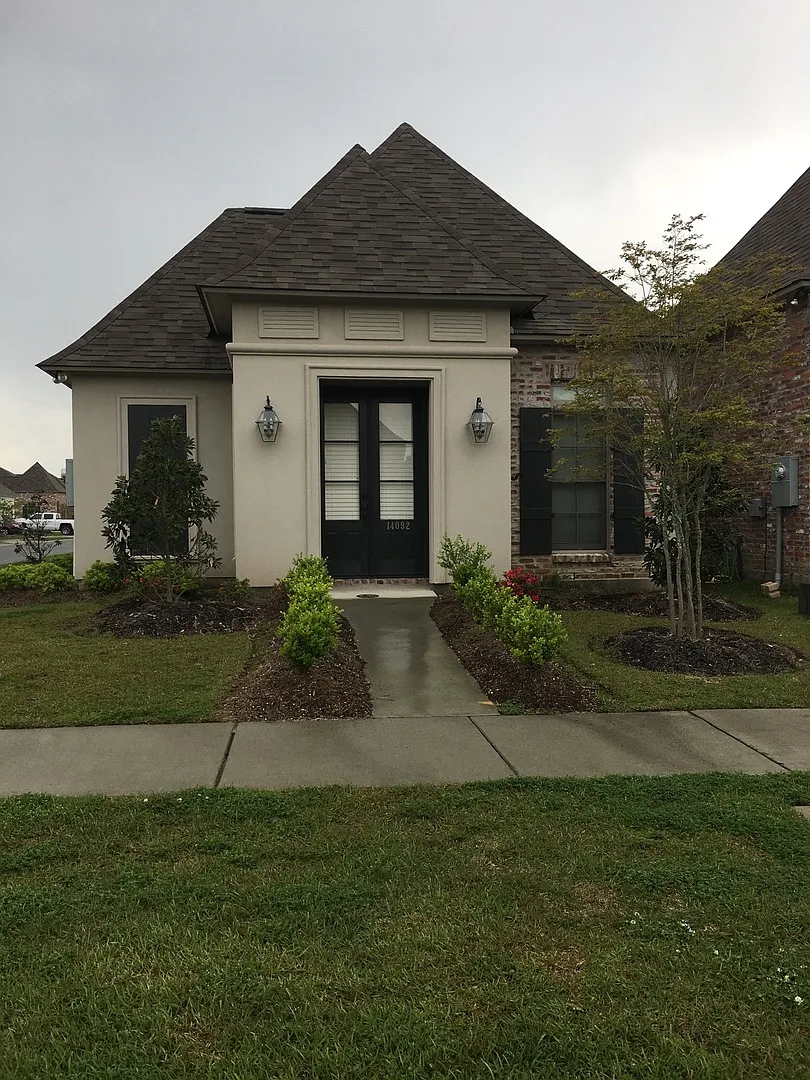 3 BR/ 2BA Off Nicholson between Bluebonnet & University Club — Photo 1