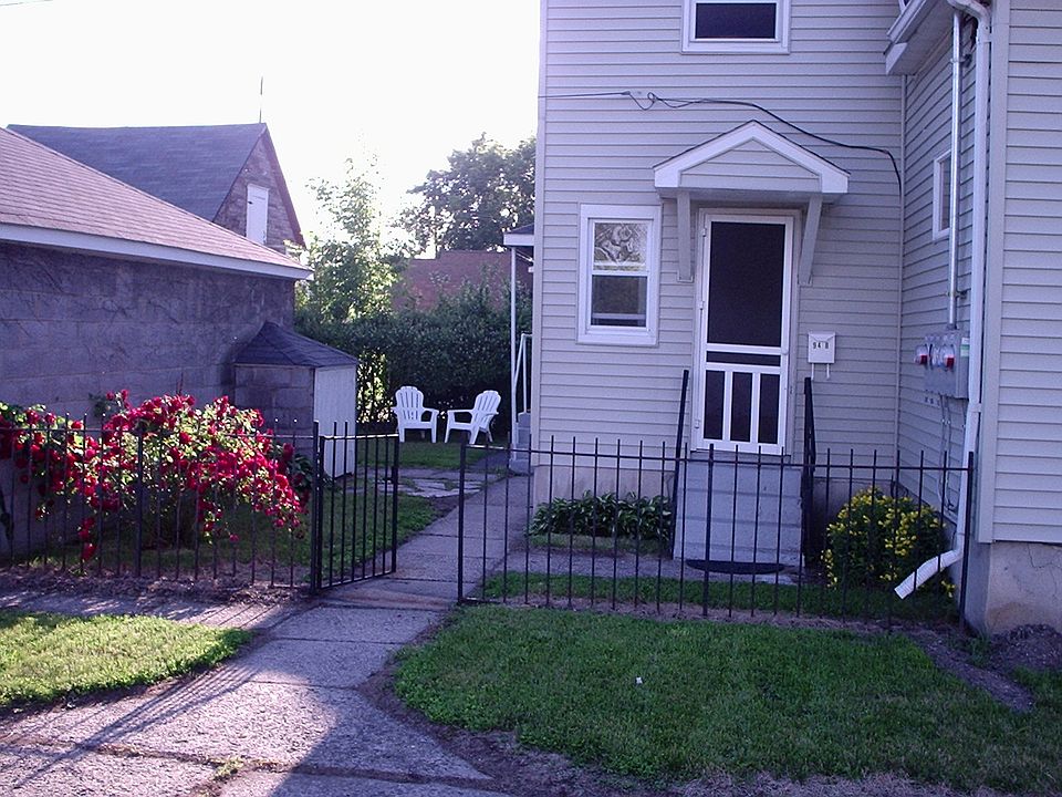 Entrance: 1st floor rear apt