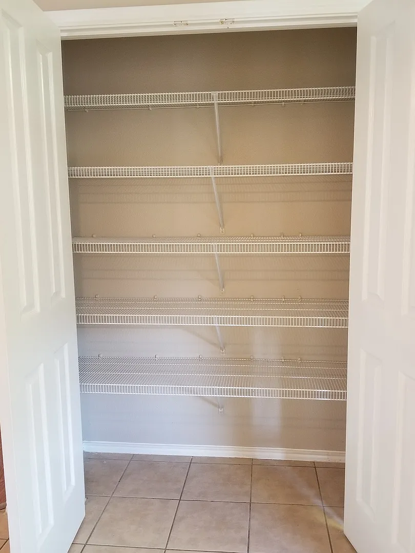Welcome home to 5123 Fountain Hill! — Photo 4