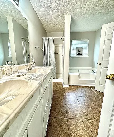 1059 Wynnbrook Ln — Photo 2