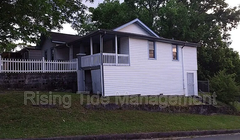 1208 Waverly St — Photo 11