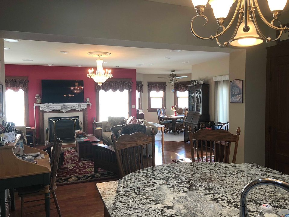 2nd image of 401 Chestnut St