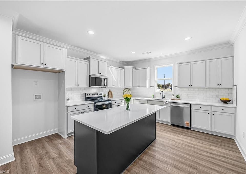 1st image of 105 Legacy Ln