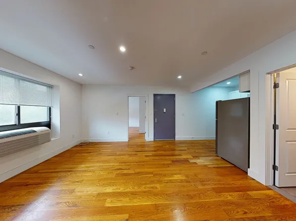 220 Vernon Avenue image 1 of 6