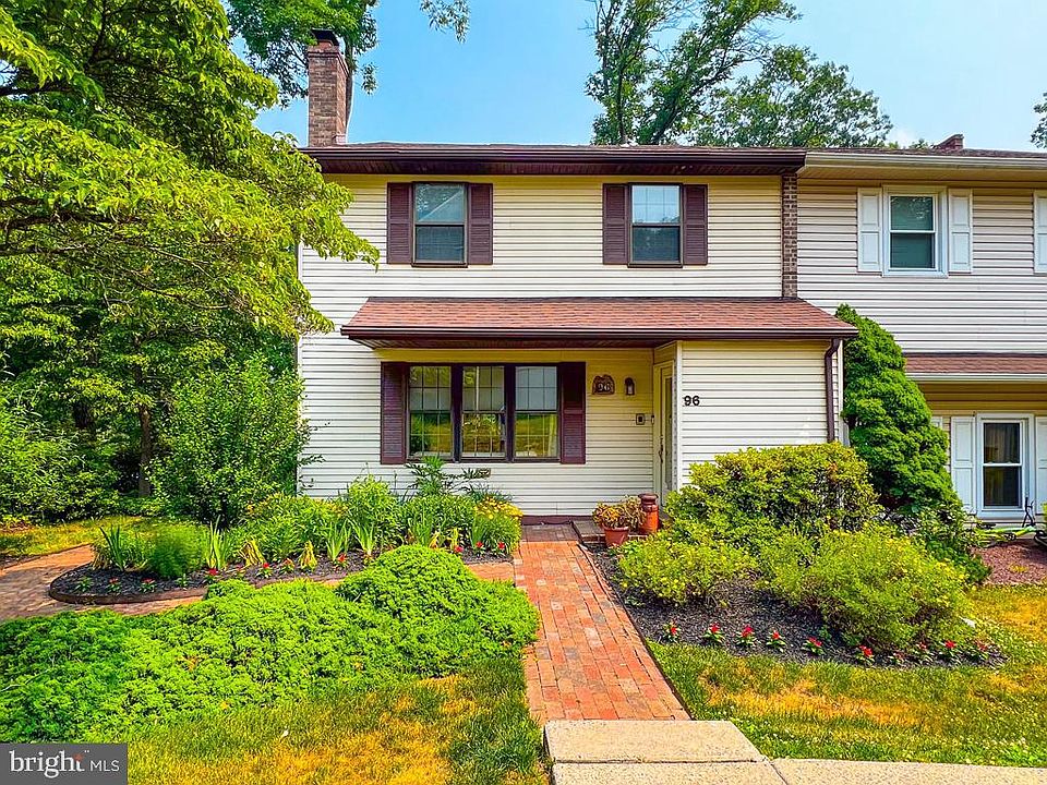 1st image of 96 Woodbridge Ct S