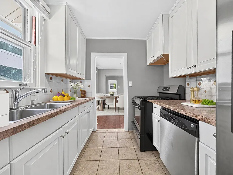 991 Humphrey Ave — Photo 7