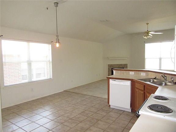 4th image of 1025 Salt Creek Trl