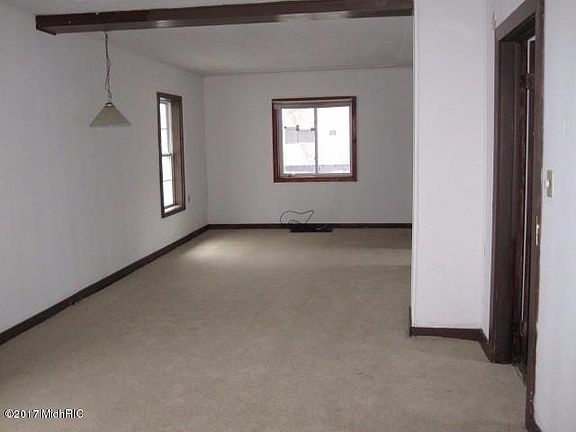 5th image of 198 Kingman Ave E