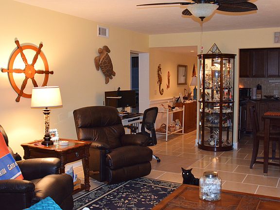 Living Rm / Dining Rm