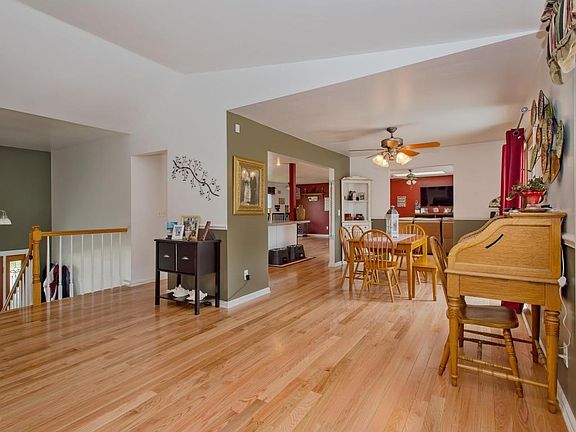 04_46CherryBendDr_93_LivingRoomDiningRoo