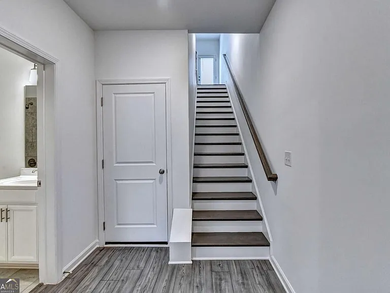 477 Danville Ave — Photo 3