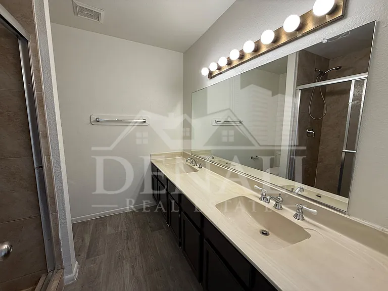 1016 W Nido Ave — Photo 16