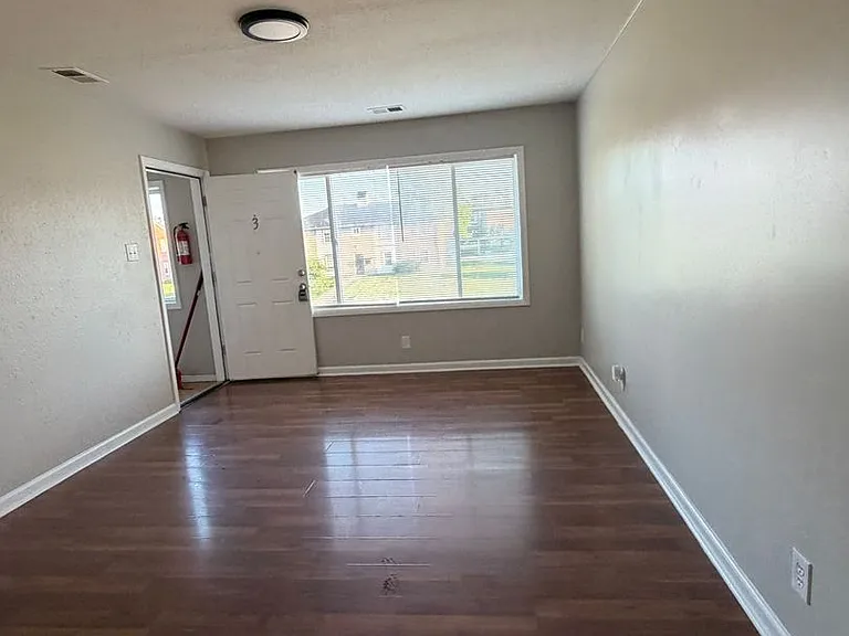 6048 Dickson Rd — Photo 10