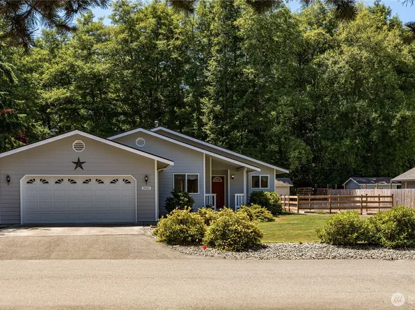 2021 Doe Dr, Oak Harbor, WA 98277