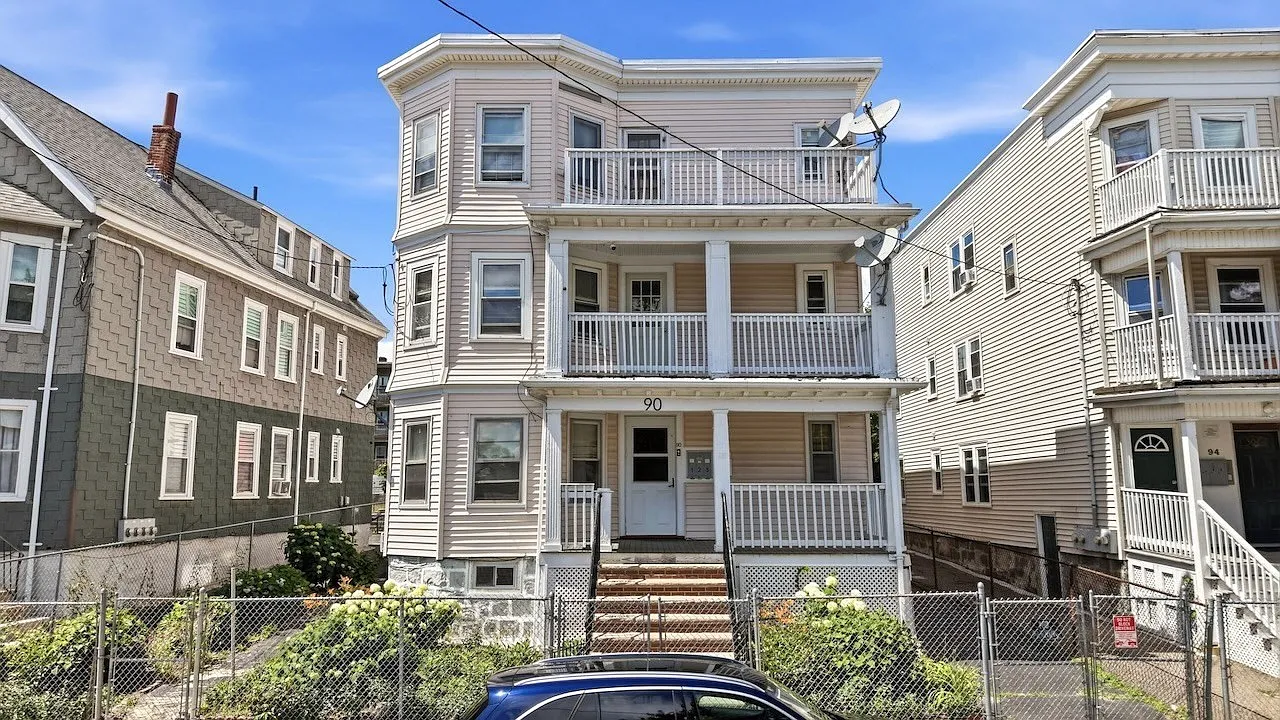 4 bed, 1.0 bath, 1425 sqft, $3,700 — Photo 1