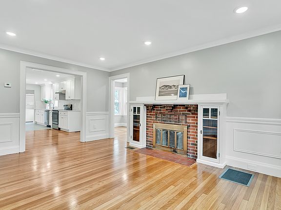 5th image of 37 Lewis Rd #1
