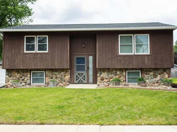 2561 Gloria Dr, Waterloo, IA 50701