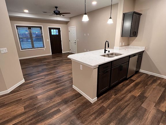 5th image of 608 Pine Ct #11002337